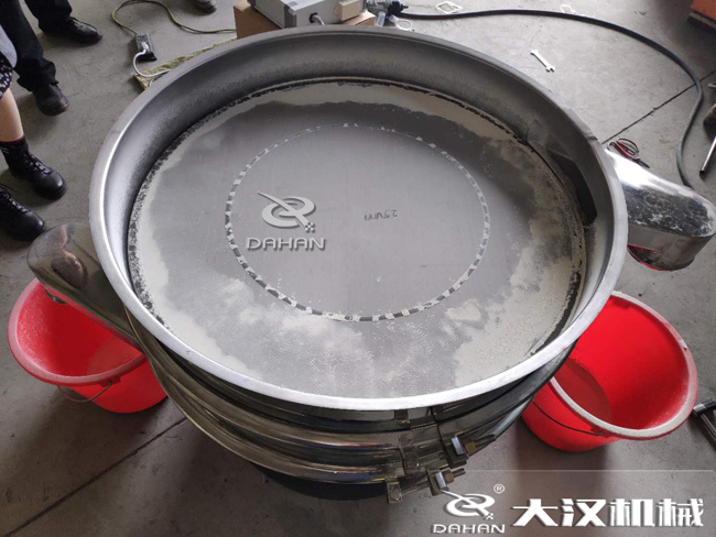 篩分過程中帶有水分的物料會影響篩分效果嗎？