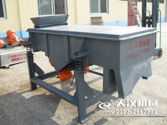 1016型直線振動篩的材質(zhì)分為：不銹鋼，碳鋼兩種可以選擇。