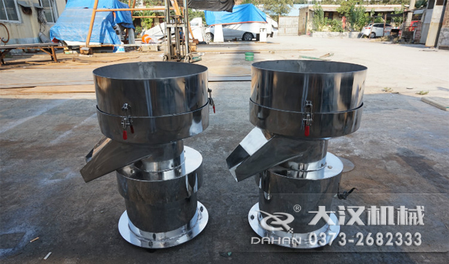不銹鋼涂料振動篩是一種比較受用戶歡迎的產(chǎn)品之一，主要優(yōu)勢耐酸堿，不生銹，使用壽命長。
