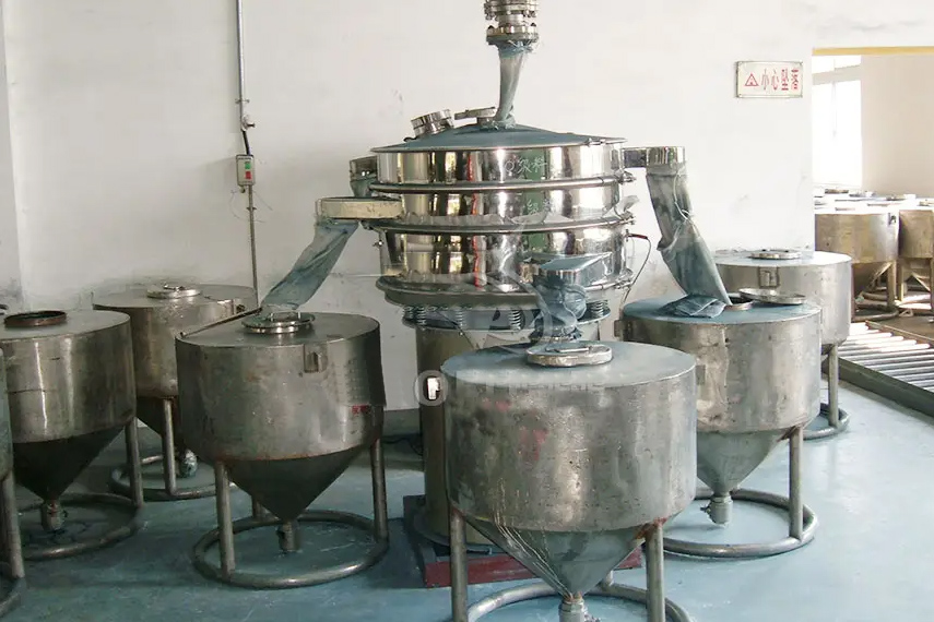 振蕩篩主要特點：換網(wǎng)容易，全封閉模式粉末不飛揚，可連續(xù)作業(yè)