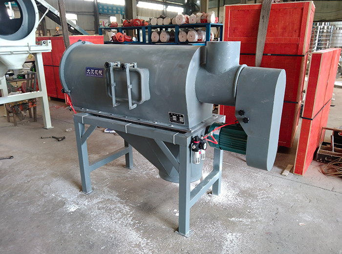 氣流篩采用碳鋼材質(zhì)的外殼，臥式的篩網(wǎng)利用風力與物料的離心力對物料進行篩分。產(chǎn)量高，效果好。