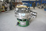 1000型三次元振動篩，產量可達1100kg/h。