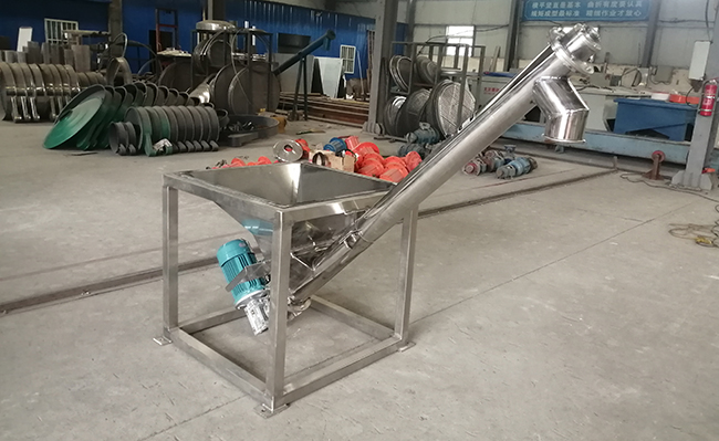 ls螺旋輸送機(jī)：型號(hào)齊全，結(jié)構(gòu)簡單，占地面積小，輸送能力強(qiáng)。